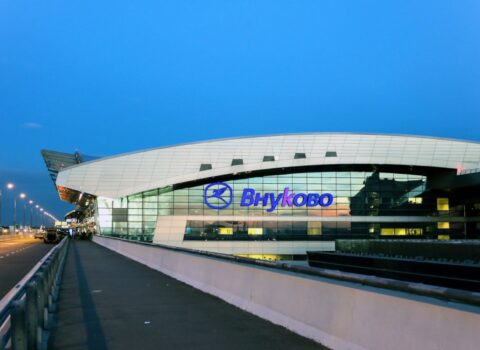 Moskvanın Vnukovo hava limanı bütün uçuşları dayandırdı