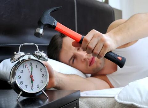 Zəngli saatdan asılılıq xroniki yorğunluğa səbəb olur