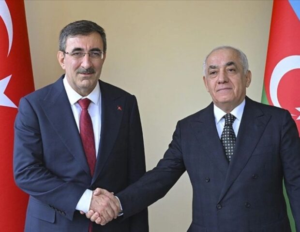 Əli Əsədov Cevdet Yılmazla danışdı