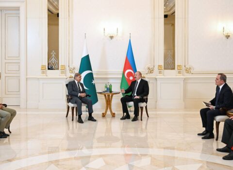 Prezident İlham Əliyevin Pakistanın Baş naziri ilə məhdud tərkibdə görüşü olub