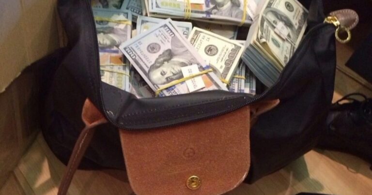 Ukraynada deputat mandatlarını 160 min dollara satan siyasətçi saxlanılıb Ukraynada deputat mandatlarını 160 min dollara satan siyasətçi saxlanılıb