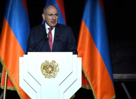 Paşinyan yeni konstitusiyanın qəbulundan DANIŞDI