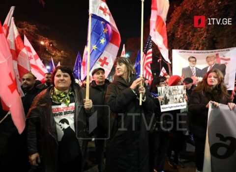 Tbilisidə minlərlə insan küçələrə axışdı – Etirazlar başladı
