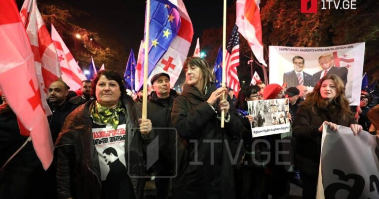Tbilisidə minlərlə insan küçələrə axışdı – Etirazlar başladı Tbilisidə minlərlə insan küçələrə axışdı – Etirazlar başladı