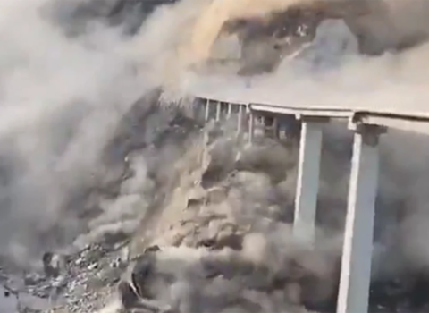 Çində yeni açılmış körpü uçdu – VİDEO