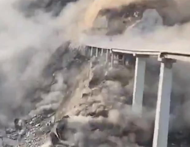 Çində yeni açılmış körpü uçdu – VİDEO