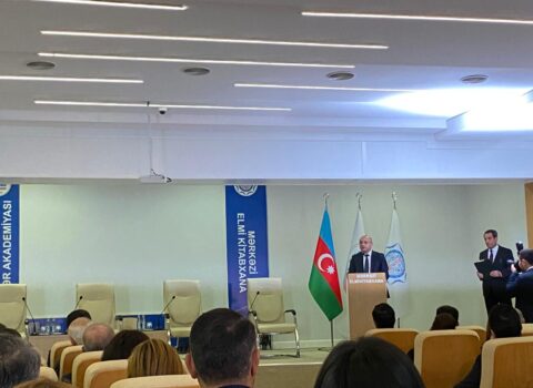 “Mediada Azərbaycan ədəbi dilinin normalarının düzgün tətbiqi” mövzusunda konfrans keçirilir – FOTO