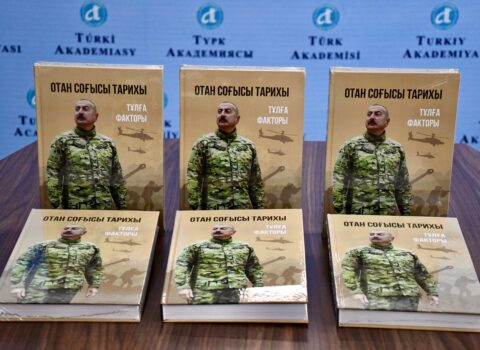 “Azərbaycan Vətən müharibəsinin tarixi. Şəxsiyyət amili” adlı kitab qazax dilinə çap edildi – FOTO