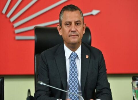 Özgür Özel yenidən CHP sədri seçildi