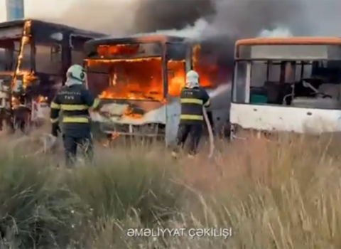Abşeronda yararsız avtobuslar yandı – VİDEO