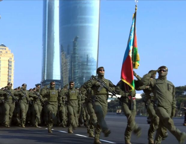 Zəfər Gününə həsr olunmuş hərbi paradda DTX-nin “Qartal” xüsusi təyinatlılarının keçidi