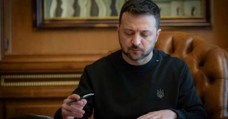 TƏCİLİ: Zelenski onları Milli Təhlükəsizlik və Müdafiə Şurasından kənarlaşdırdı TƏCİLİ: Zelenski onları Milli Təhlükəsizlik və Müdafiə Şurasından kənarlaşdırdı