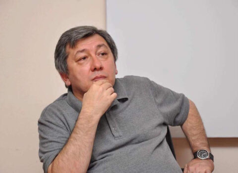 Altay Göyüşovun məhkəməsi başladı