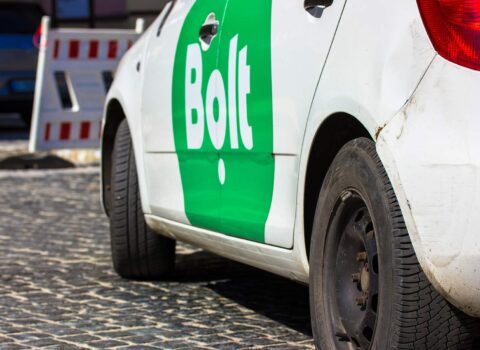 Bakıda taksi sürücüsü yol puluna görə qazini döydü