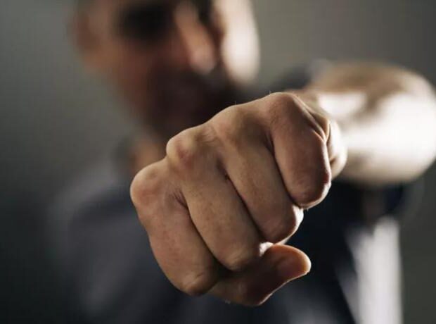 Ailə mübahisəsi faciə ilə bitdi: Oğul atasını öldürdü, meyiti gizlətməyə çalışdı