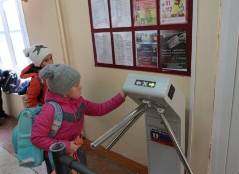 Məktəblilər əraziyə giriş üçün biometrik aparatdan istifadə edəcək