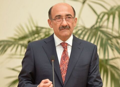 Əbülfəs Qarayev Azərbaycanı tərk etdi