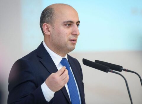 “Emin Əmrullayev, ora mebel göndərin”