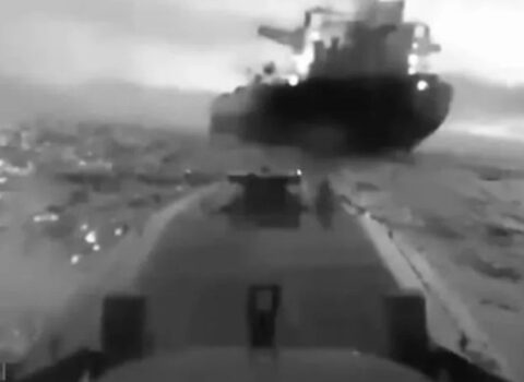 Qara dənizdə gəminin vurulma anı – Video