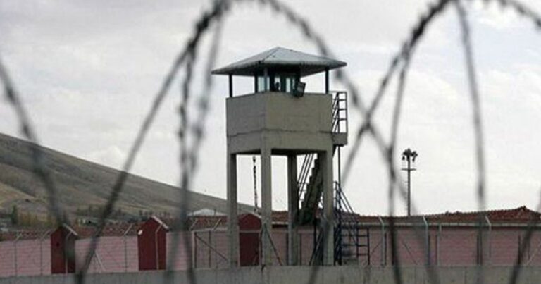 Həbsxanalardakı vəziyyət niyə dəyişmir?