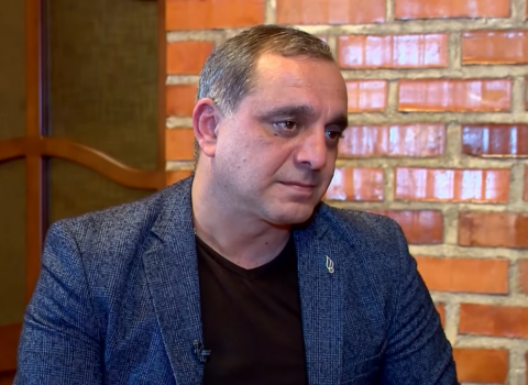 Azərbaycanlı müğənni 2 milyon manat ziyana düşdü