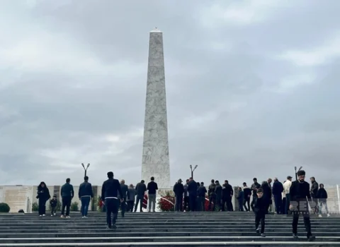8 Noyabr – Zəfər Günü ilə əlaqədar Hərbi Memorial Məzarlıq ziyarət edilir