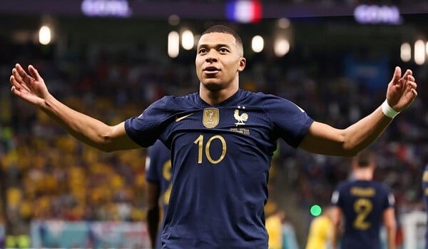 Peledən sonra bunu Mbappe bacardı Peledən sonra bunu Mbappe bacardı