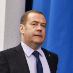 Dmitri Medvedev İranda Əli Xameneinin vida mərasimində – VİDEO