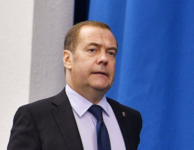 Dmitri Medvedev İranda Əli Xameneinin vida mərasimində – VİDEO