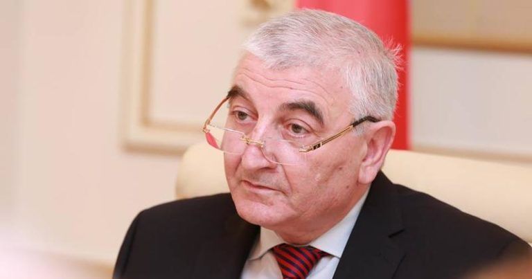 “Ramiz Mehdiyevin keçirdiyi iclasda Məzahir Pənahovun başı daha çox dönməyə başladı” “Ramiz Mehdiyevin keçirdiyi iclasda Məzahir Pənahovun başı daha çox dönməyə başladı”