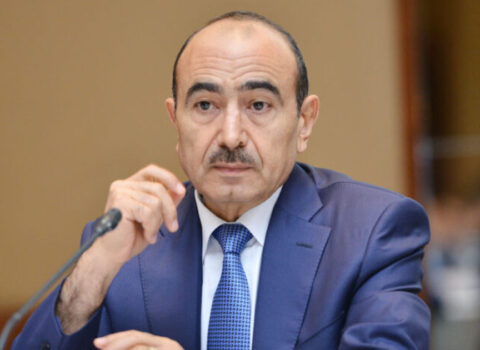 Şəhid ailələri üçün olan binadan Əli Həsənova ev verilib