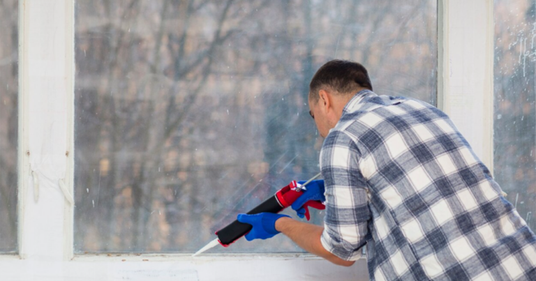 Pəncərəni düzəltmək istəyirdi, yıxılıb öldü Pəncərəni düzəltmək istəyirdi, yıxılıb öldü