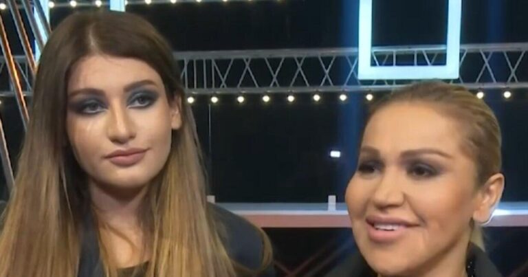 Rəqsanənin qızı gözəllik salonunda işləməsindən DANIŞDI Rəqsanənin qızı gözəllik salonunda işləməsindən DANIŞDI