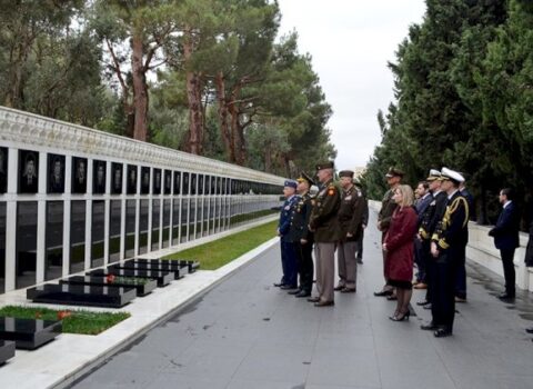 ABŞ generalı Bakıdadır