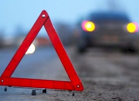 Zabratda yol qəzası: Sürücü öldü, iki nəfərin vəziyyəti ağırdır