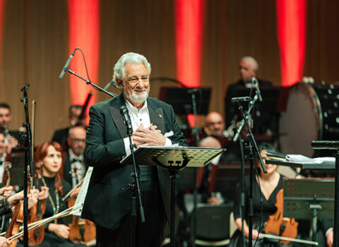 Dominqo “Küçələrə su səpmişəm” oxudu – VİDEO