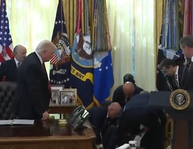 Ağ Evdə ürəyi getdi, Tramp təşvişə düşdü – Video