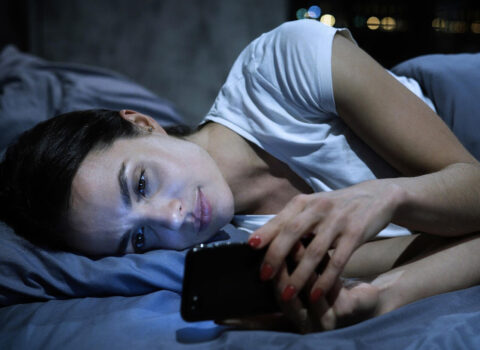 Yeniyetmələrə sosial şəbəkələrdən istifadə qadağan edilir