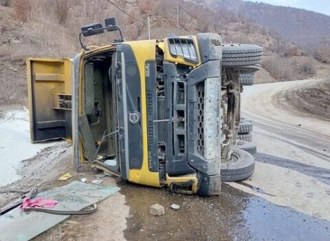 Şamaxıda yük avtomobili aşdı: sürücü öldü