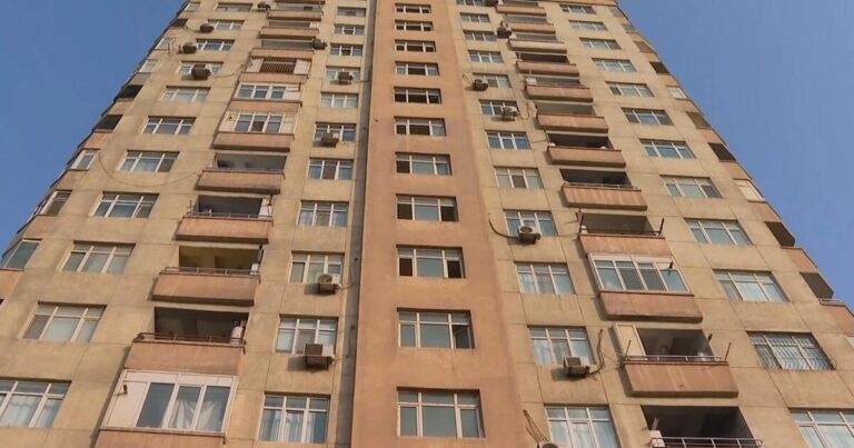 Yanan binanın sakinlərinə kompensasiya verilib? – VİDEO Yanan binanın sakinlərinə kompensasiya verilib? – VİDEO