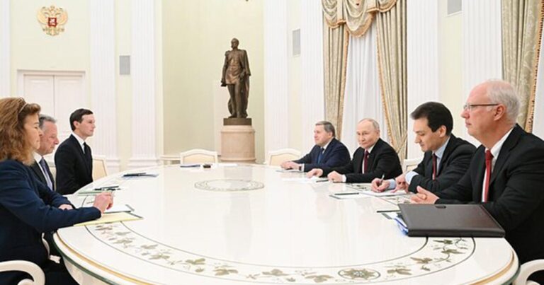 Putin-Uitkoff görüşü başladı Putin-Uitkoff görüşü başladı