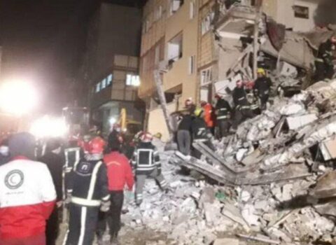 Tehranda yaşayış binası çökdü: Dağıntılar altında qalanlar var