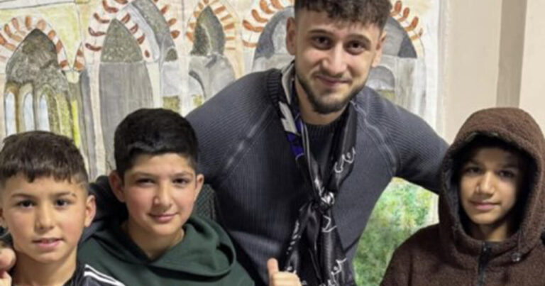 Nəriman Axundzadə də uşaq evinə getdi – FOTO Nəriman Axundzadə də uşaq evinə getdi – FOTO