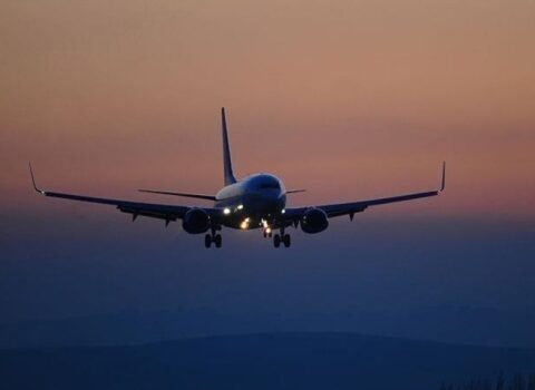 Moskvadan Antalyaya uçan təyyarə təcili eniş etdi