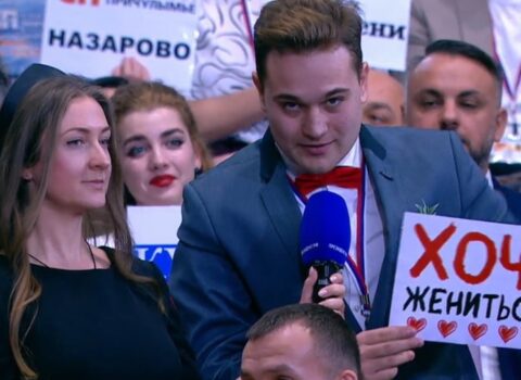 Sevgilisinə evlilik təklifi edib- Putini toyuna çağırdı – Video