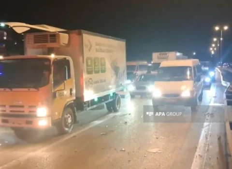 Qaradağda ağır qəza – 5 avtomobil toqquşdu