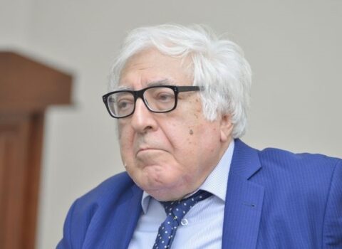 “O pulu aparıb yetim-yesirə verəcəyəm…nə borcuma” – Yazıçı Anar