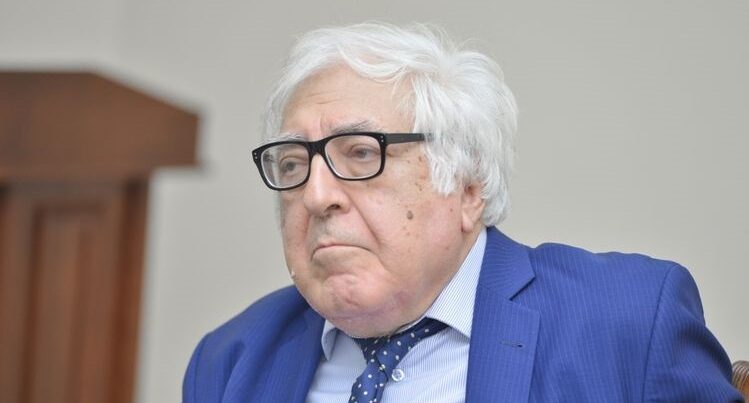 “O pulu aparıb yetim-yesirə verəcəyəm…nə borcuma” – Yazıçı Anar “O pulu aparıb yetim-yesirə verəcəyəm…nə borcuma” – Yazıçı Anar