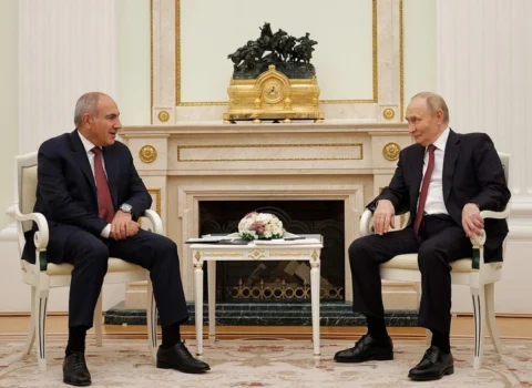 Putin və Paşinyan Sankt-Peterburqda görüşdü