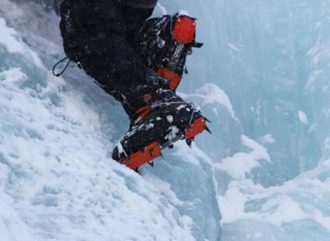 Qazaxıstanda alpinistlər qar uçqununa düşüblər